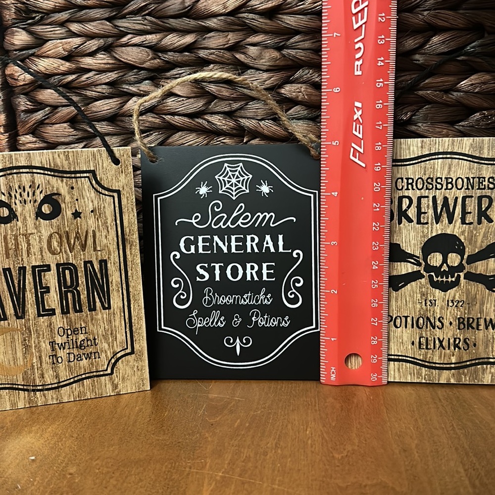 🎃 Set of 3 small wooden Halloween signs from target - Picture 2 of 3